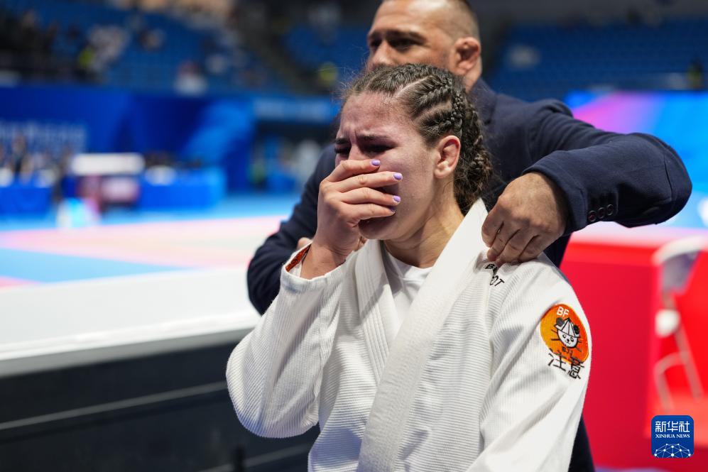 特勒什战胜, amp, tenan