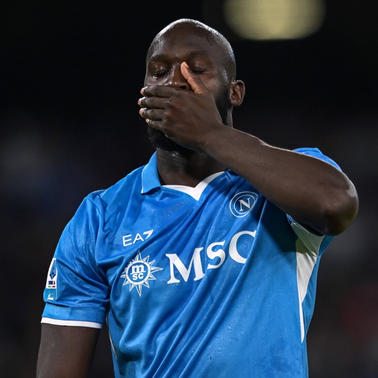 脚踝的亮鞋, 左脚落地不, 拉离冲突区