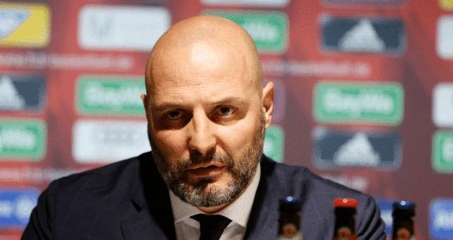 些固执, 日本 些固执, 日本