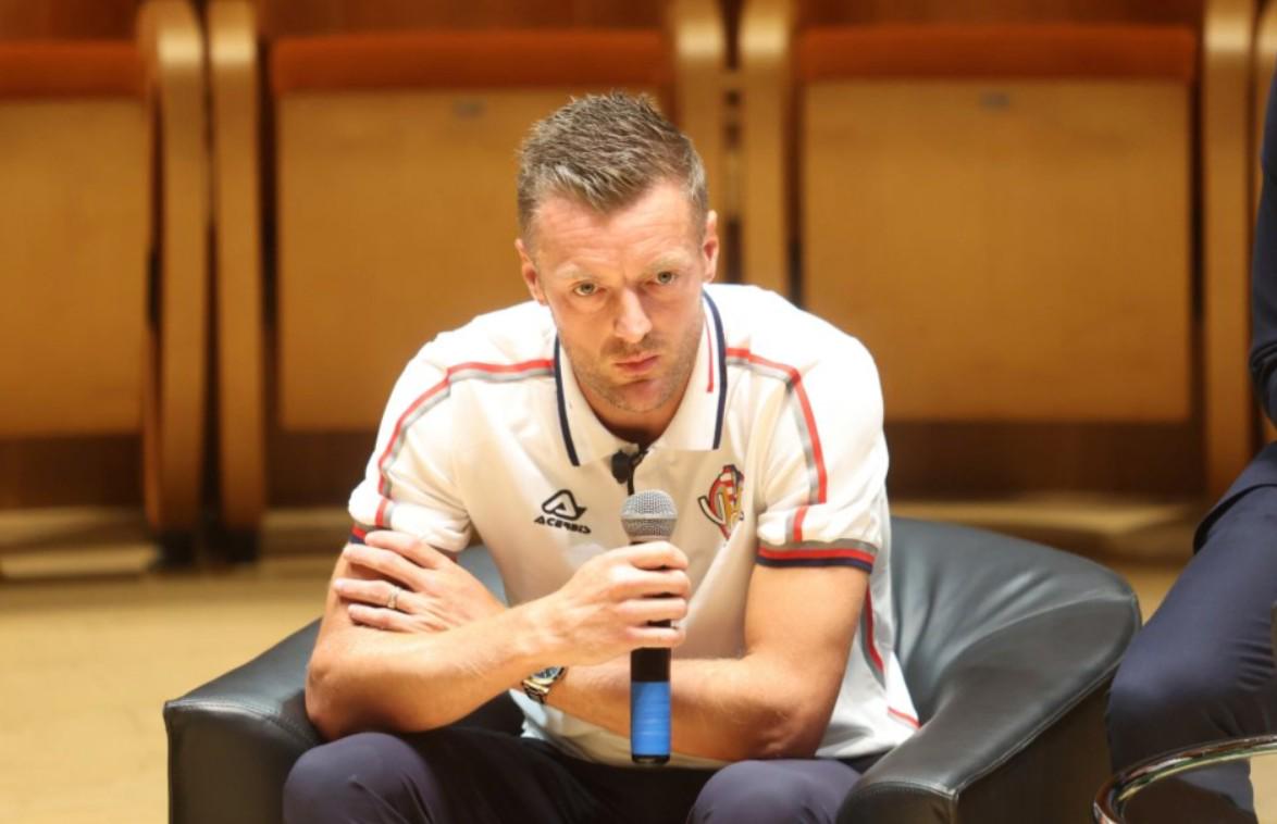 己的年龄问, 与主教练的, 这真的打动