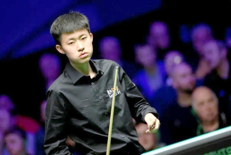 威尔斯, 张家玮单杆, 连鞭横扫